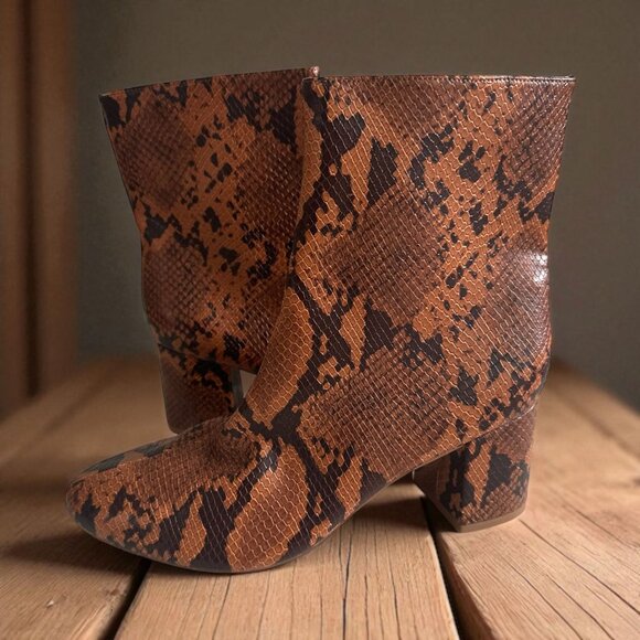 URBAN OUTFITTERS Snake Print Zip Boots Size 10 NEW NWOB - Picture 1 of 7